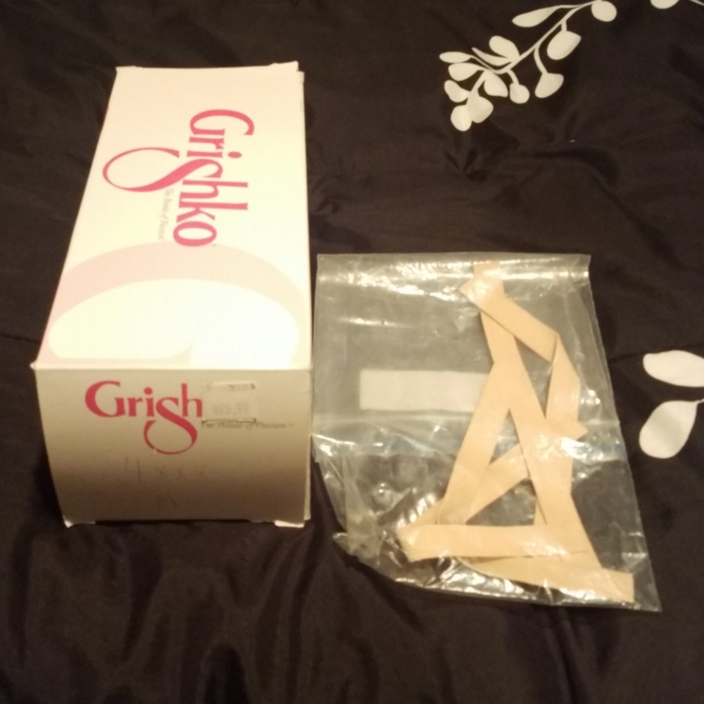 Grishko Pointe Shoes with elastic and ribbon